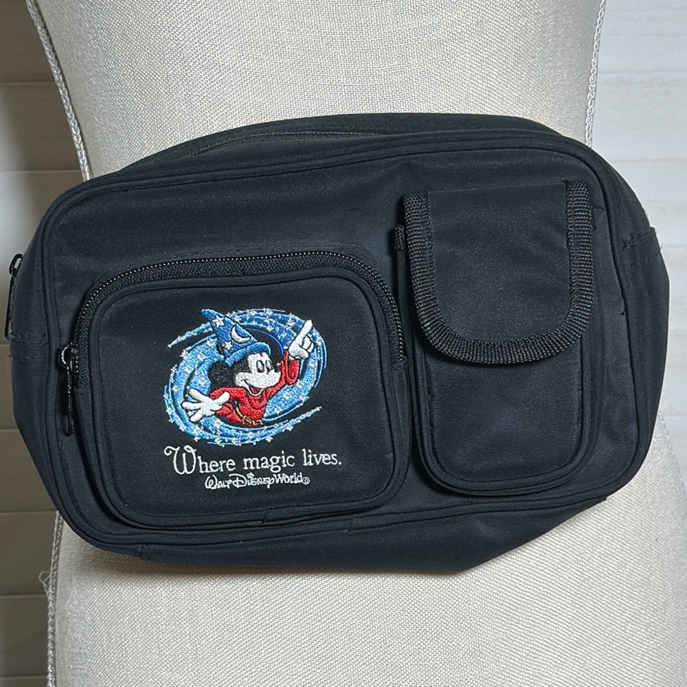 NWOT Walt Disney World Embroidered Fanny Pack
